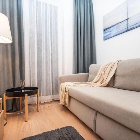 City Center Apartment - Modern & Elegant Братислава Екстериор снимка