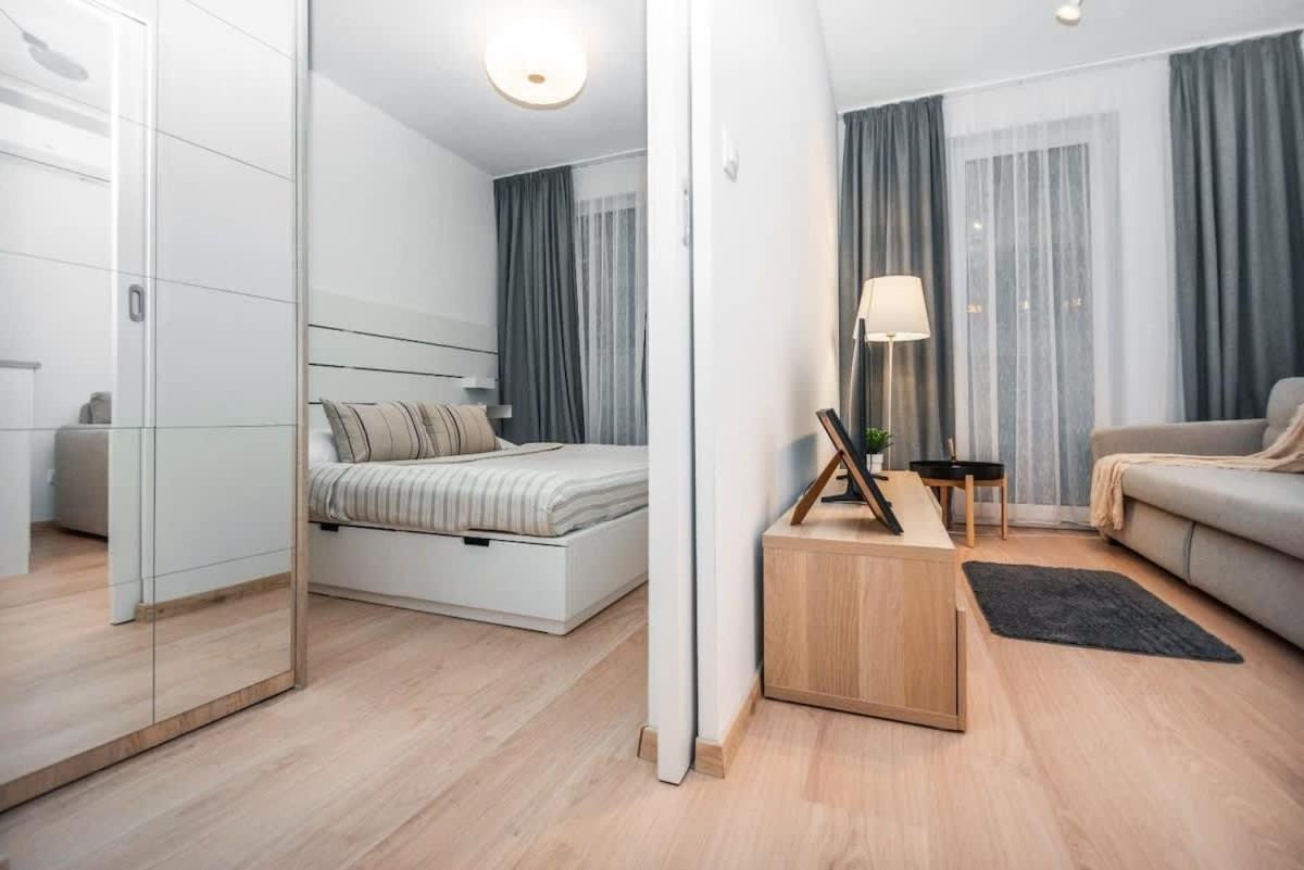 City Center Apartment - Modern & Elegant Братислава Екстериор снимка