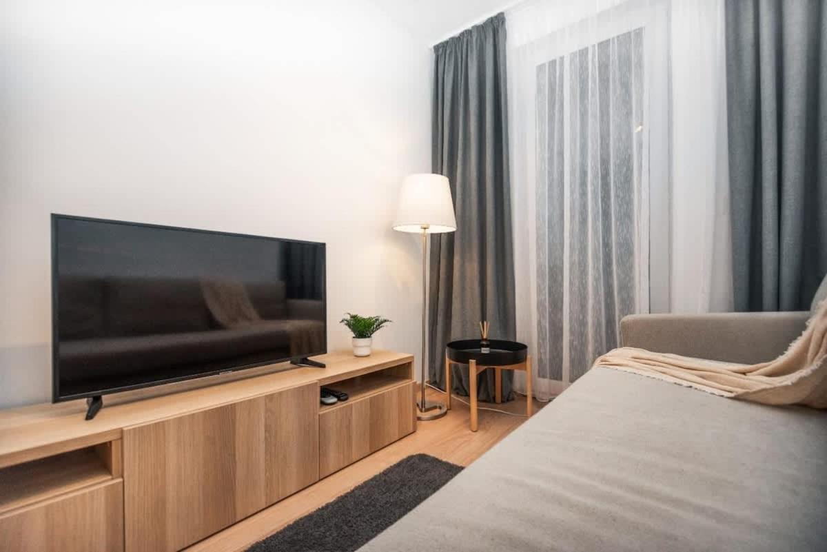 City Center Apartment - Modern & Elegant Братислава Екстериор снимка