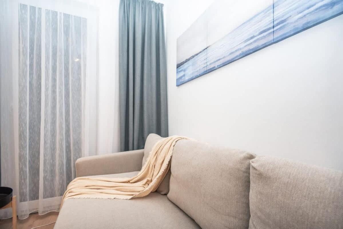 City Center Apartment - Modern & Elegant Братислава Екстериор снимка